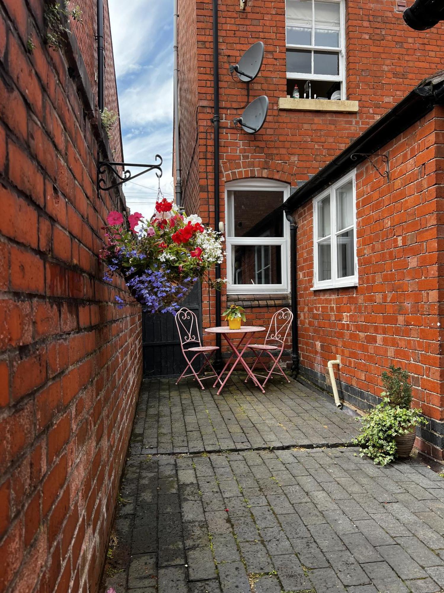 Appartamento Cartref - Fully Equipped And Stunning Town Flat Shrewsbury Esterno foto