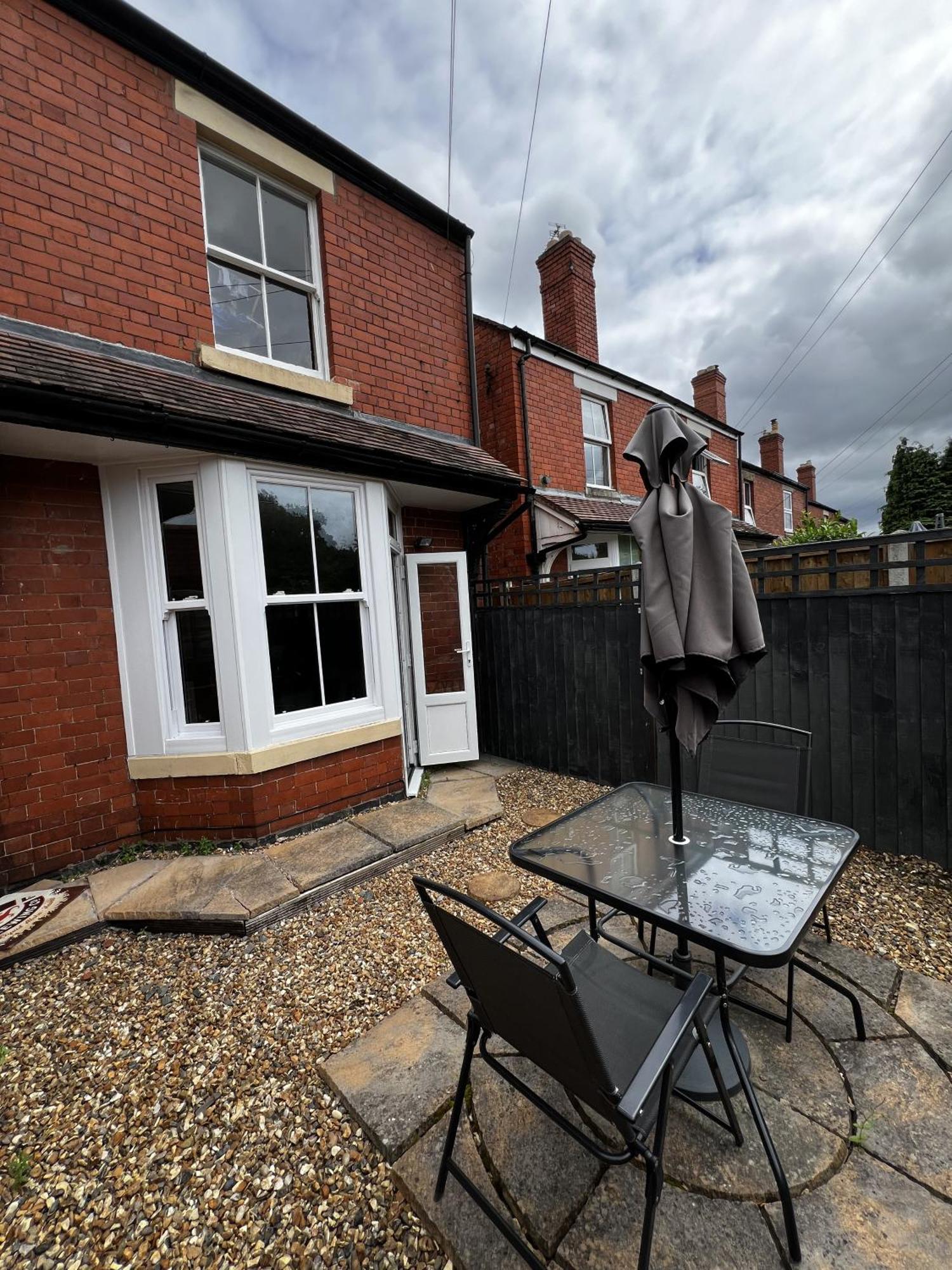 Appartamento Cartref - Fully Equipped And Stunning Town Flat Shrewsbury Esterno foto